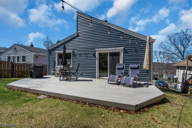 66 Salmon Rd, Roxbury Twp., NJ 07850