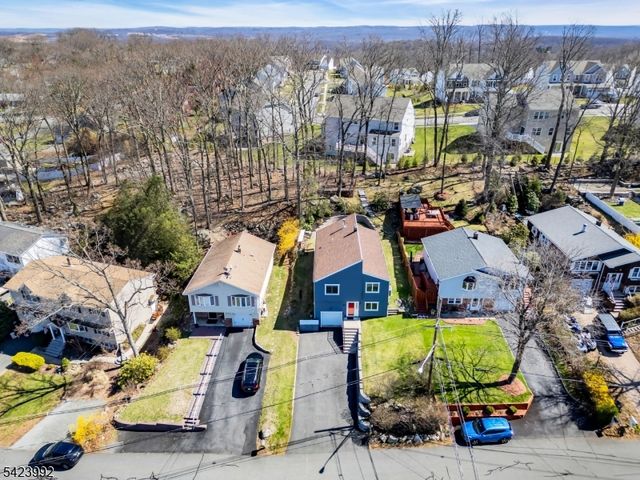 66 Salmon Rd, Roxbury Twp., NJ 07850