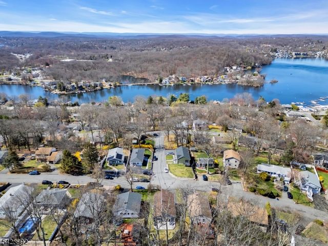 66 Salmon Rd, Roxbury Twp., NJ 07850