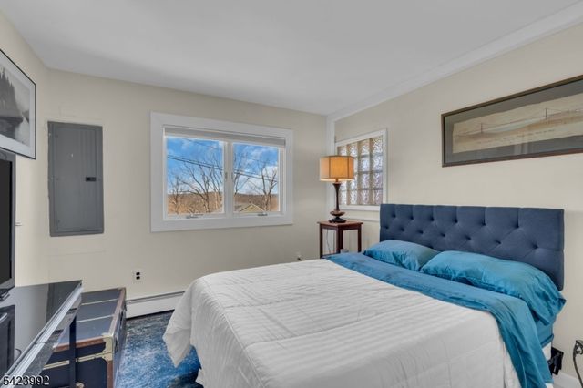 66 Salmon Rd, Roxbury Twp., NJ 07850