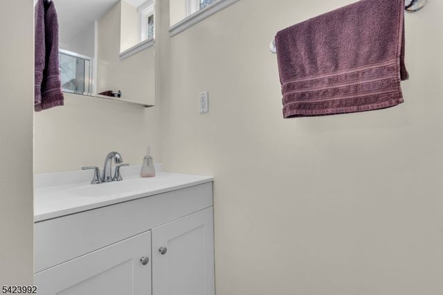 66 Salmon Rd, Roxbury Twp., NJ 07850