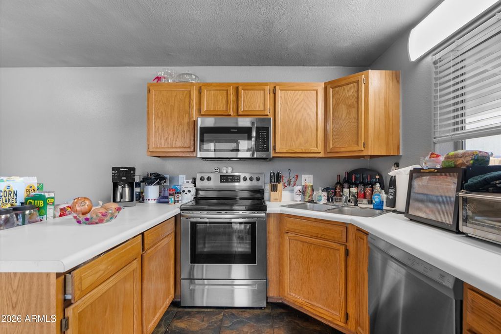 Image 6 of property listing at 15650 N 19TH Avenue 1194, Phoenix, AZ 85023