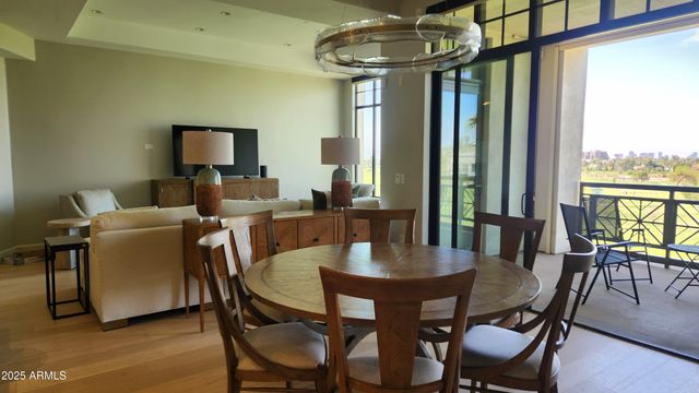 8 BILTMORE Estate 325, Phoenix, AZ 85016