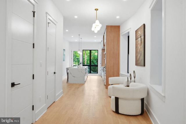 1933 CALVERT ST NW, Washington, DC 20009