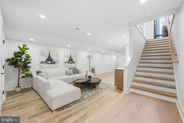 1933 CALVERT ST NW, Washington, DC 20009