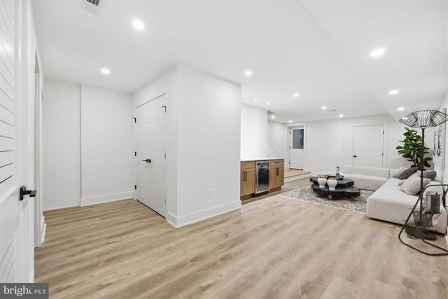 1933 CALVERT ST NW, Washington, DC 20009