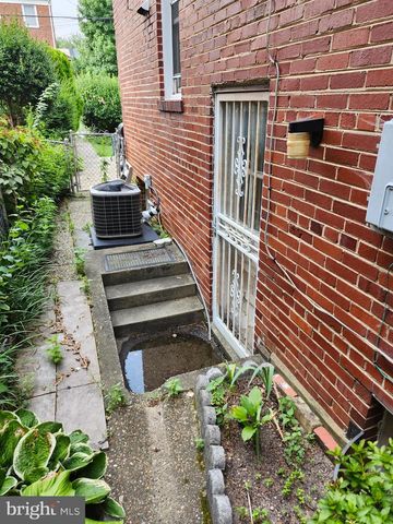 408 ONEIDA ST NE, Washington, DC 20011