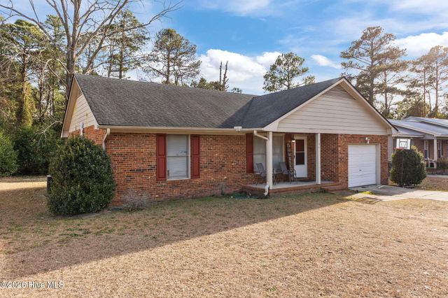 2967 Peacock Street, Hope Mills, NC 28348