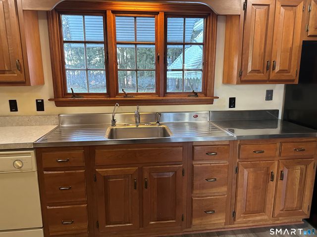 989 North Farms Road, Wallingford, CT 06492