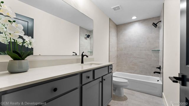 132 River Drive, Milford Village, MI 48381