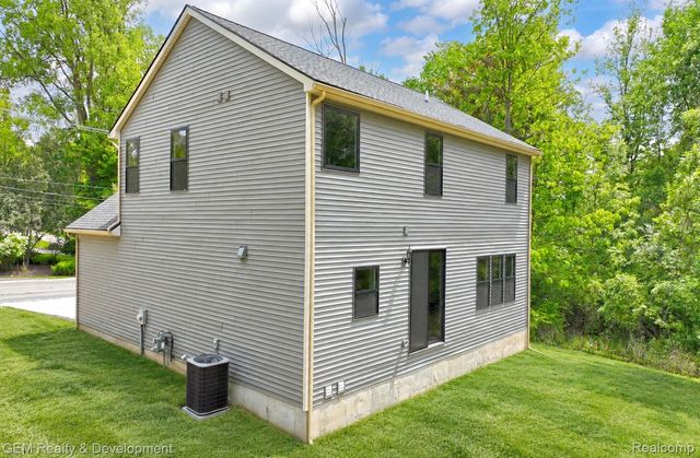 132 River Drive, Milford Village, MI 48381