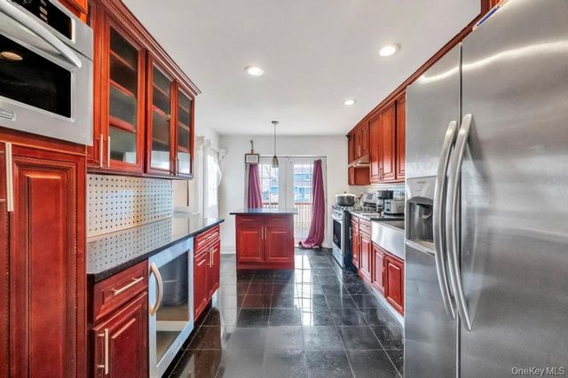 3263 Milburn Avenue, Baldwin Harbor, NY 11510