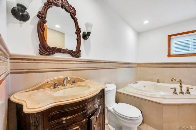 3263 Milburn Avenue, Baldwin Harbor, NY 11510