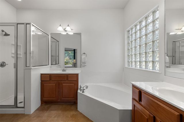 300 Errol DR, Spicewood, TX 78669