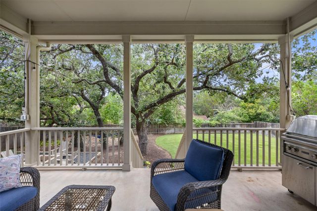 300 Errol DR, Spicewood, TX 78669