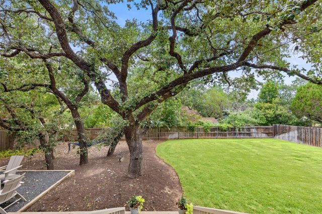 300 Errol DR, Spicewood, TX 78669