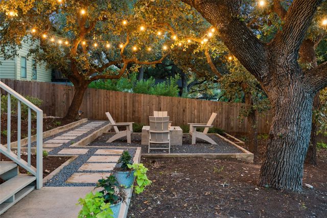 300 Errol DR, Spicewood, TX 78669