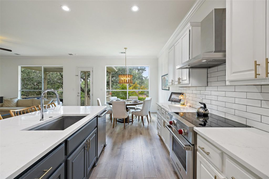 300 Errol DR, Spicewood, TX 78669