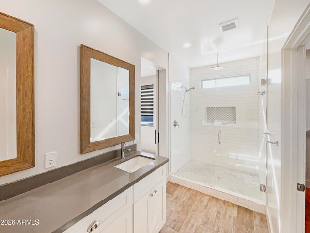 1005 E WELDON Avenue, Phoenix, AZ 85014