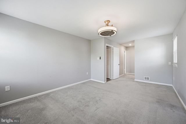 6079 PONHILL DR, Woodbridge, VA 22193