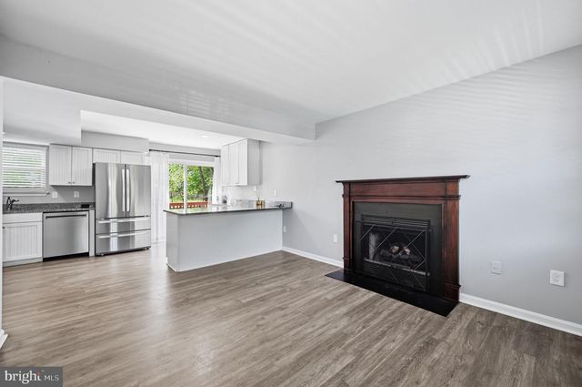 6079 PONHILL DR, Woodbridge, VA 22193