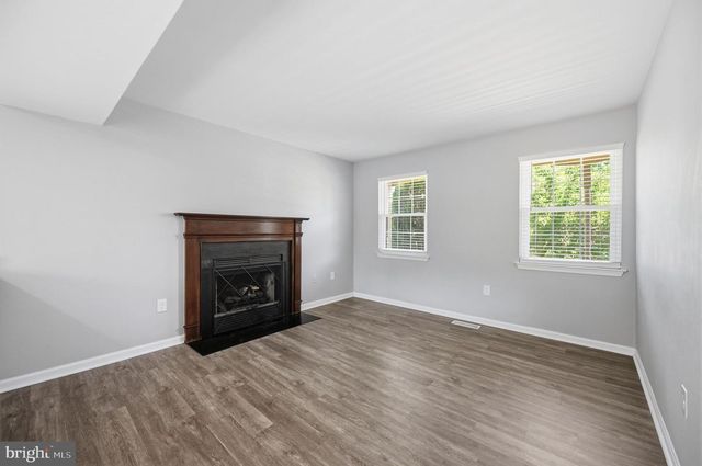 6079 PONHILL DR, Woodbridge, VA 22193