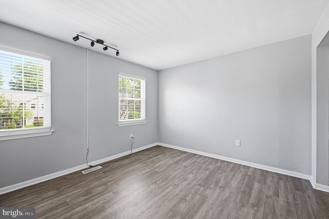 6079 PONHILL DR, Woodbridge, VA 22193
