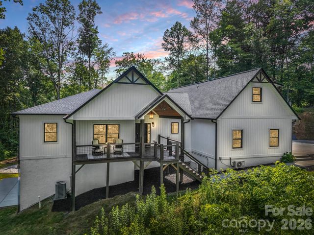5717 Turnpike Road, Horse Shoe, NC 28742