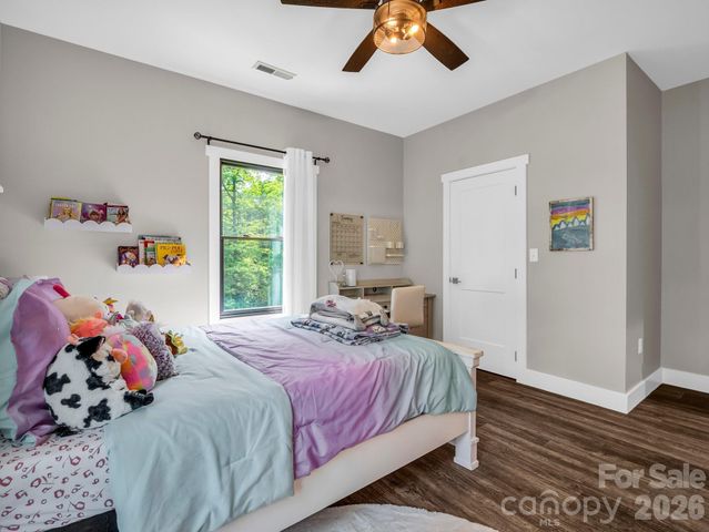 5717 Turnpike Road, Horse Shoe, NC 28742