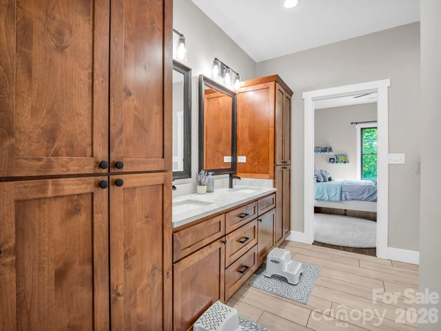 5717 Turnpike Road, Horse Shoe, NC 28742