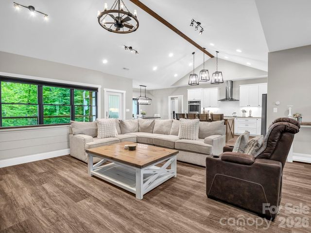 5717 Turnpike Road, Horse Shoe, NC 28742