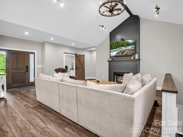 5717 Turnpike Road, Horse Shoe, NC 28742