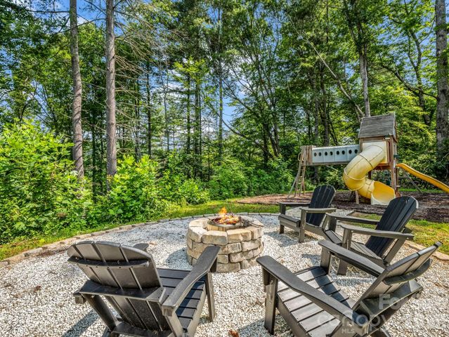 5717 Turnpike Road, Horse Shoe, NC 28742