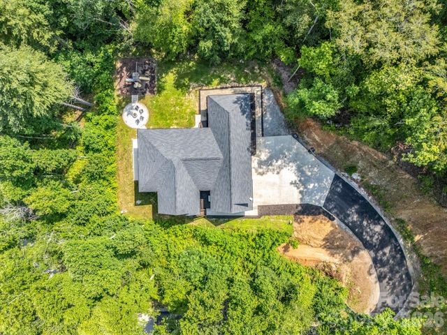 5717 Turnpike Road, Horse Shoe, NC 28742