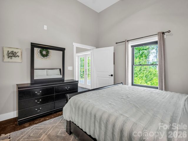 5717 Turnpike Road, Horse Shoe, NC 28742