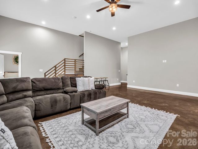 5717 Turnpike Road, Horse Shoe, NC 28742
