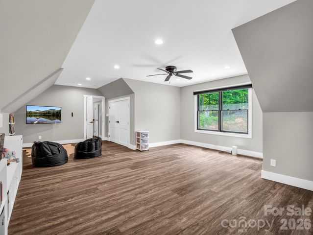5717 Turnpike Road, Horse Shoe, NC 28742