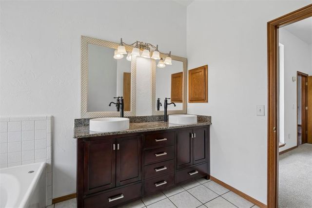 805 SE 35th Street, Moore, OK 73160