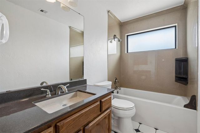 805 SE 35th Street, Moore, OK 73160