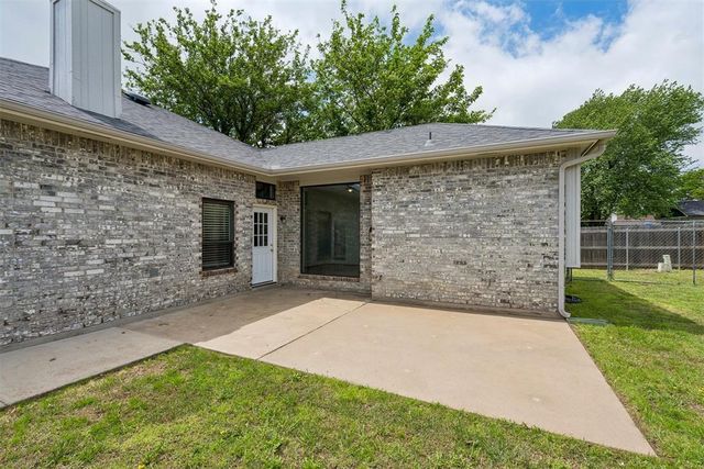 805 SE 35th Street, Moore, OK 73160