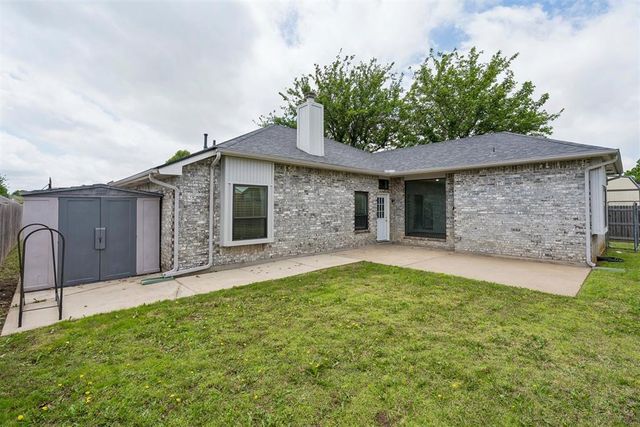 805 SE 35th Street, Moore, OK 73160