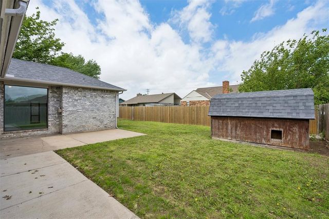 805 SE 35th Street, Moore, OK 73160