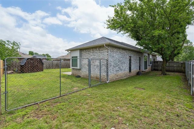 805 SE 35th Street, Moore, OK 73160