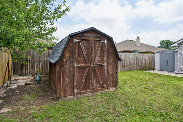 805 SE 35th Street, Moore, OK 73160