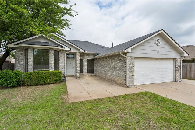 805 SE 35th Street, Moore, OK 73160