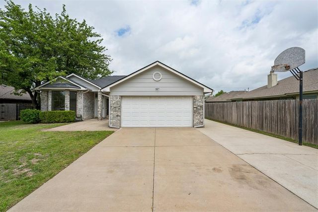805 SE 35th Street, Moore, OK 73160