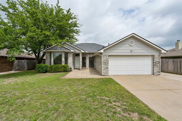 805 SE 35th Street, Moore, OK 73160