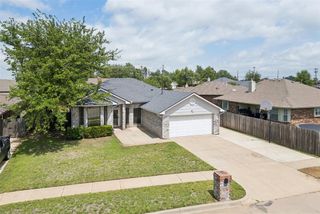 805 SE 35th Street, Moore, OK 73160