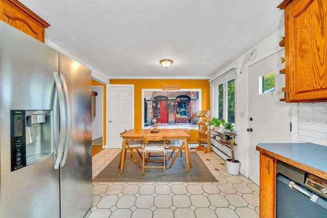 26 Beach St, Malden, MA 02148