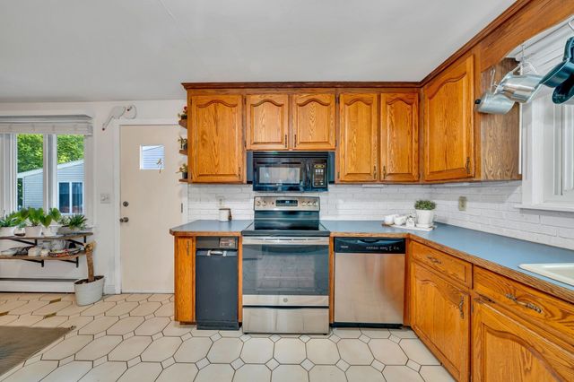 26 Beach St, Malden, MA 02148
